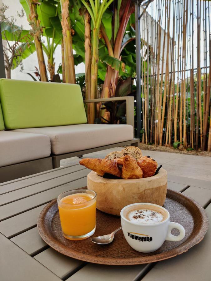 Chambres D'Hotes - Bed And Breakfast Les Palmiers メーズ エクステリア 写真