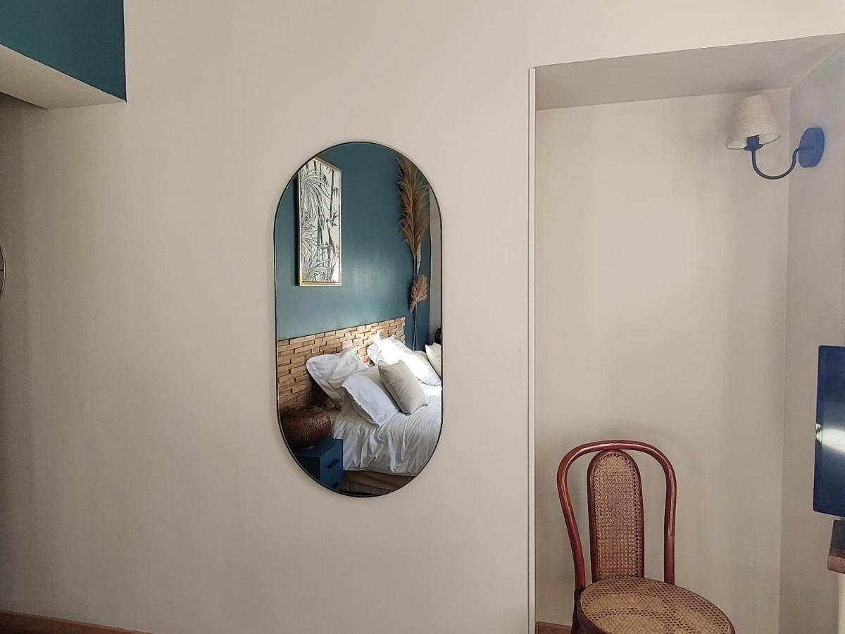 Chambres D'Hotes - Bed And Breakfast Les Palmiers メーズ 部屋 写真