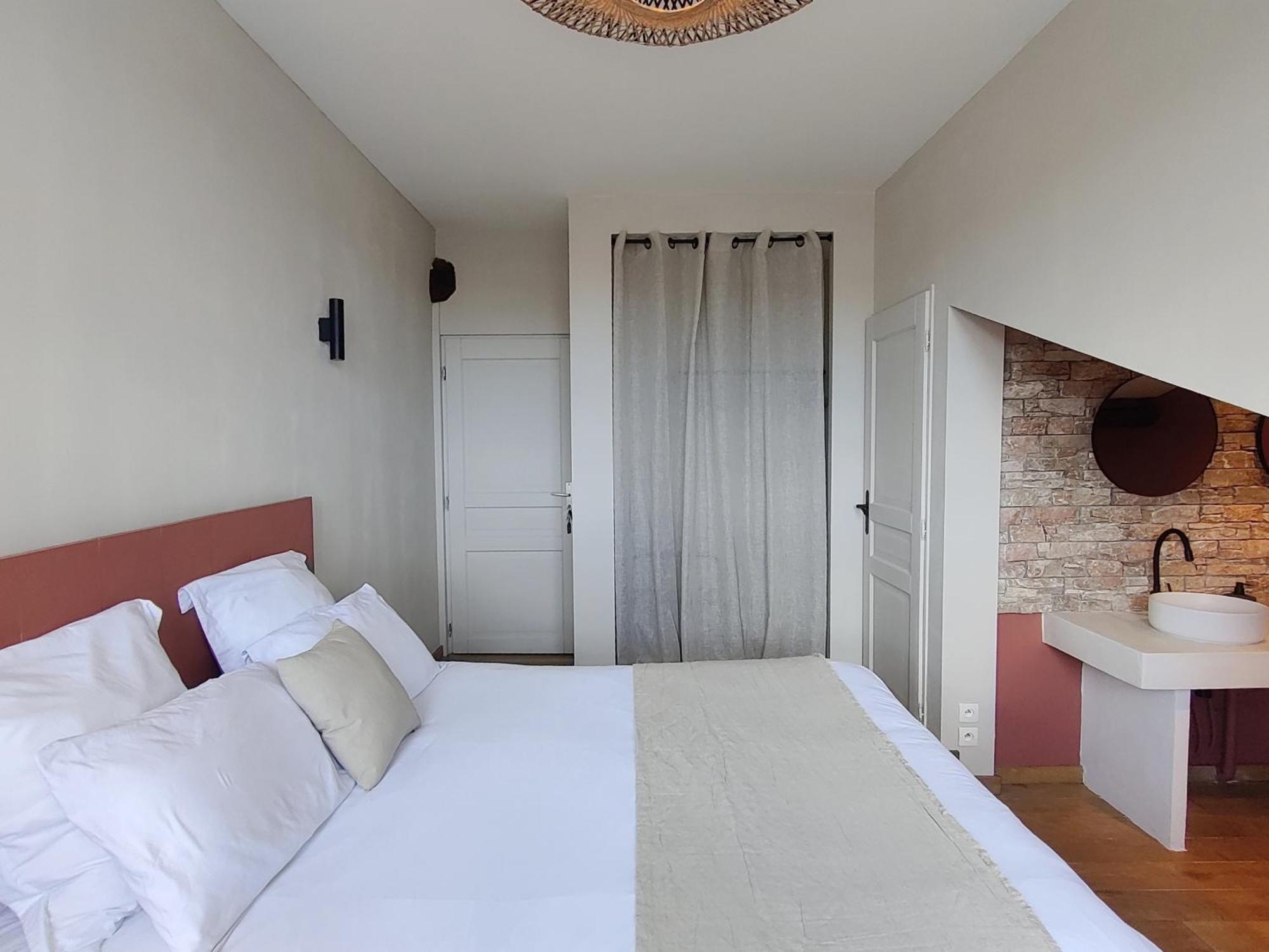 Chambres D'Hotes - Bed And Breakfast Les Palmiers メーズ 部屋 写真