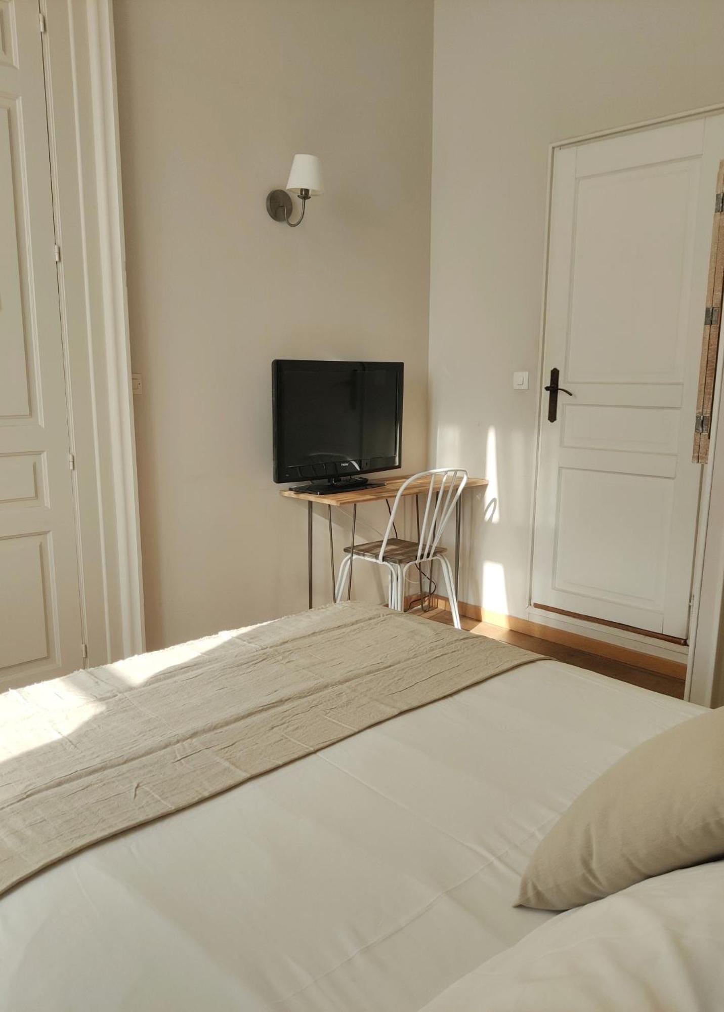 Chambres D'Hotes - Bed And Breakfast Les Palmiers メーズ 部屋 写真