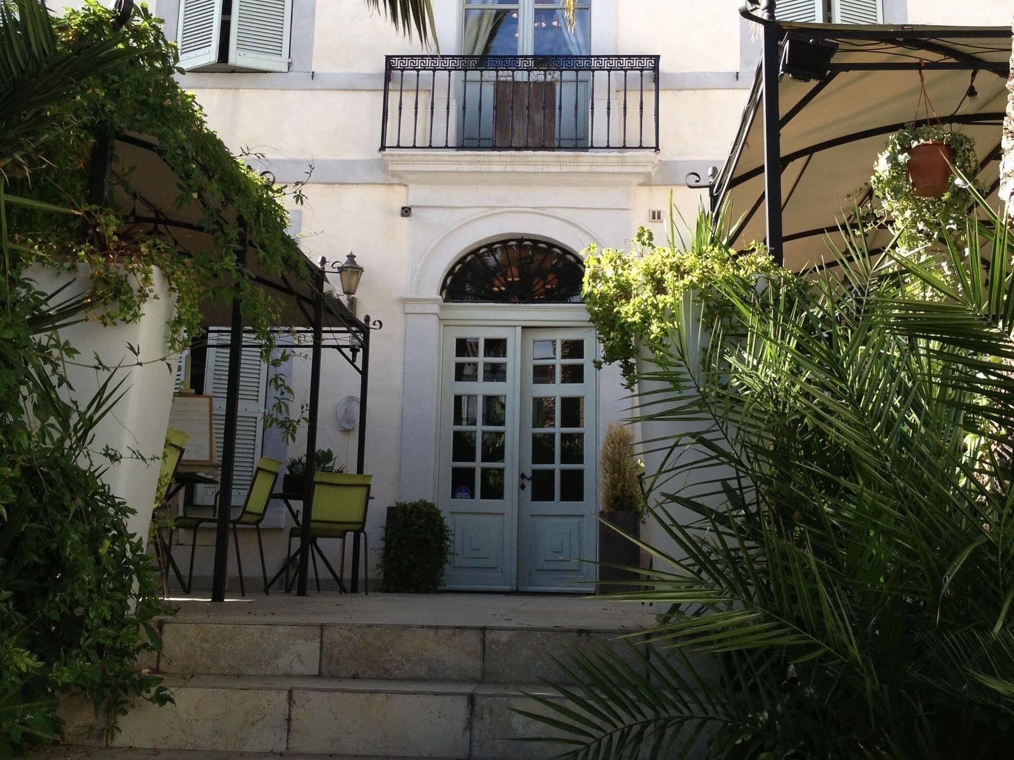 Chambres D'Hotes - Bed And Breakfast Les Palmiers メーズ エクステリア 写真